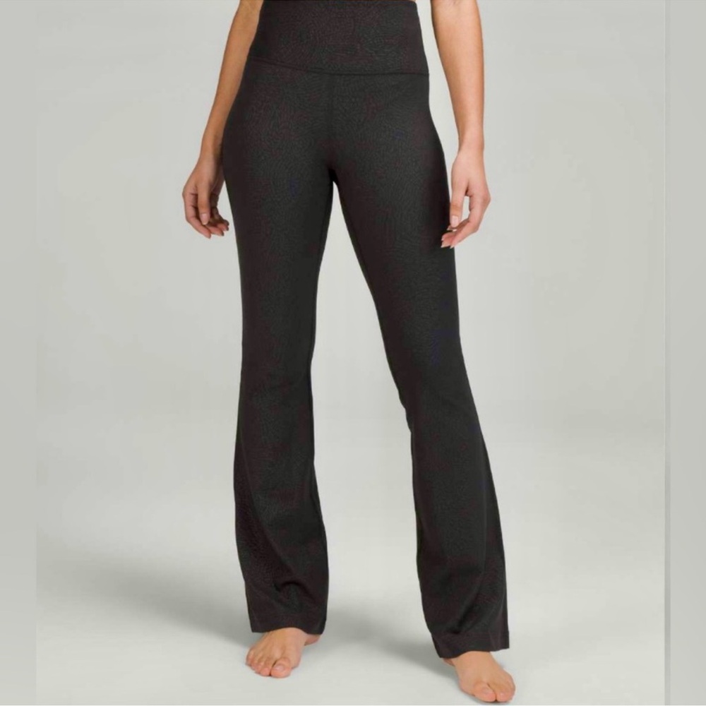 Lululemon Groove Flare Pant Ripple Emboss Black size 6 style lw5ezbs
